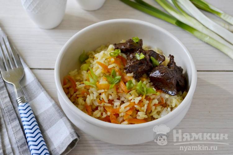 Рассыпчатый рис с морковью и луком на гарнир
