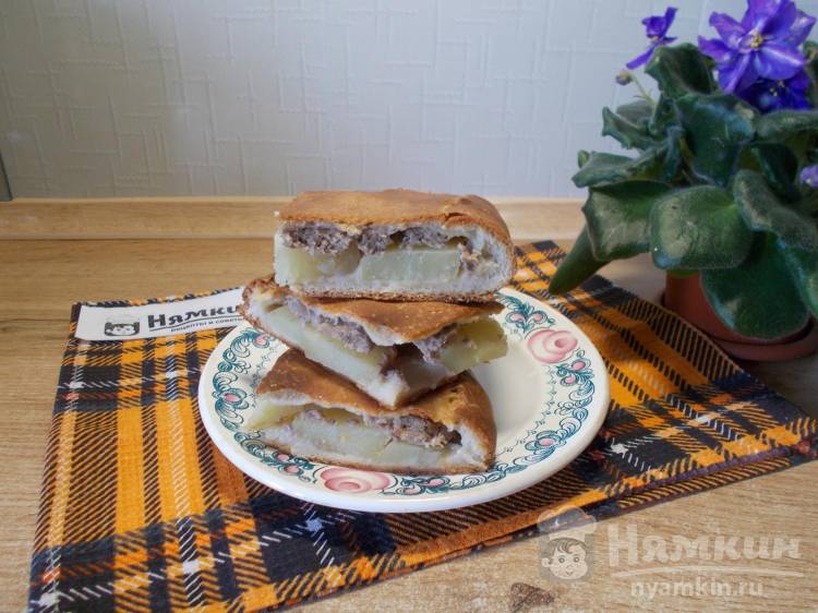Дрожжевой пирог на кефире с мясным фаршем и вареной картошкой
