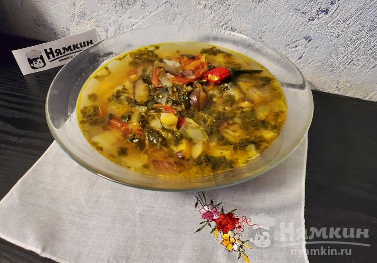 Постный суп со свежей капустой, черемшой, баклажанами и вялеными томатами