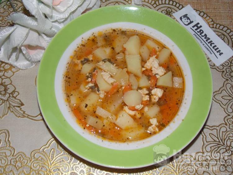 Картофельный суп с куриным фаршем и зеленым луком в мультиварке