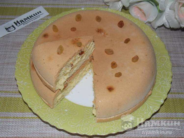 Бисквитный кекс с изюмом и кедровыми орехами в мультиварке