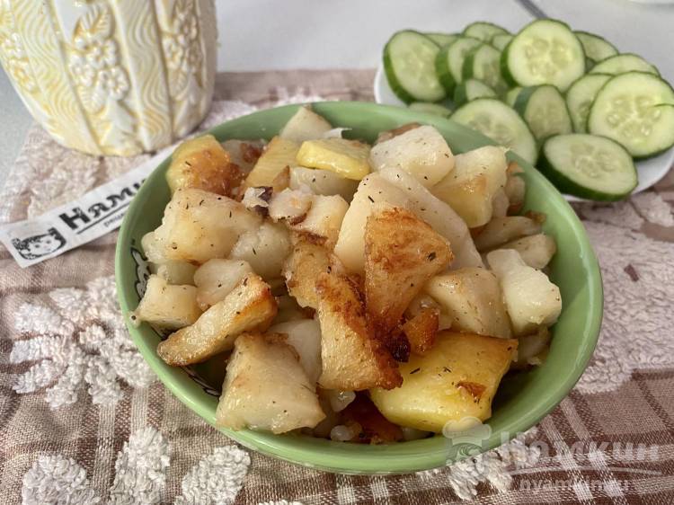 Жареная картошка с луком, чесноком и  сушёным тимьяном