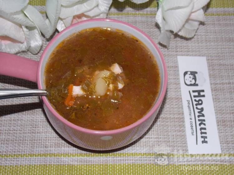 Щавелевый суп без мяса с яйцом и овощами в утятнице