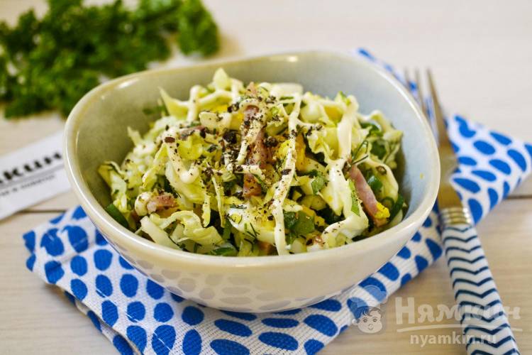 Салат с пекинской капустой, яйцом, сыром и колбасой — рецепт с фото пошагово