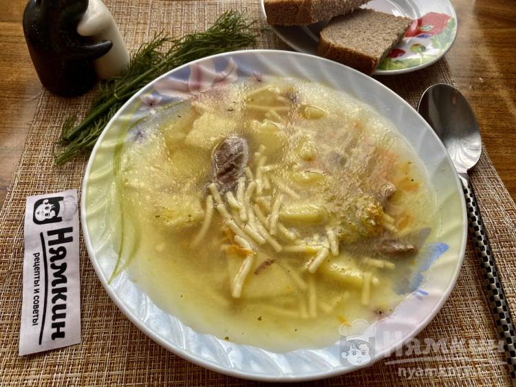 Суп на говяжьем бульоне с вермишелью и овощной зажаркой