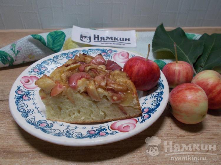 Быстрый пирог на кефире с яблоками, корицей и имбирем в духовке