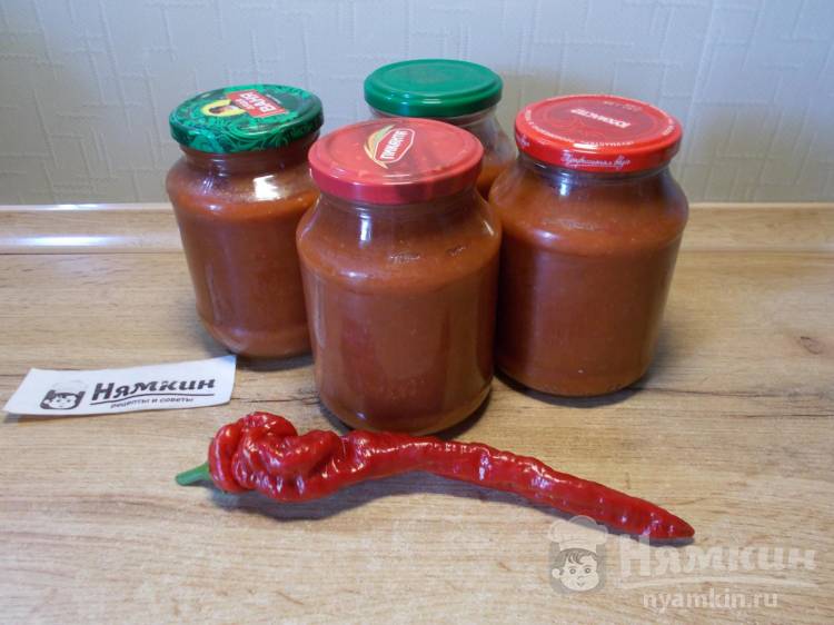 Острый соус из кабачков с томатной пастой и базиликом на зиму
