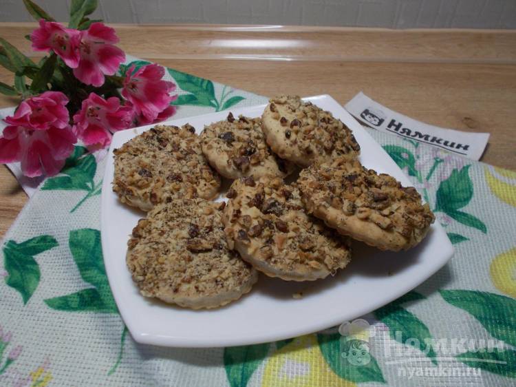 Постное печенье с рублеными орехами в духовке