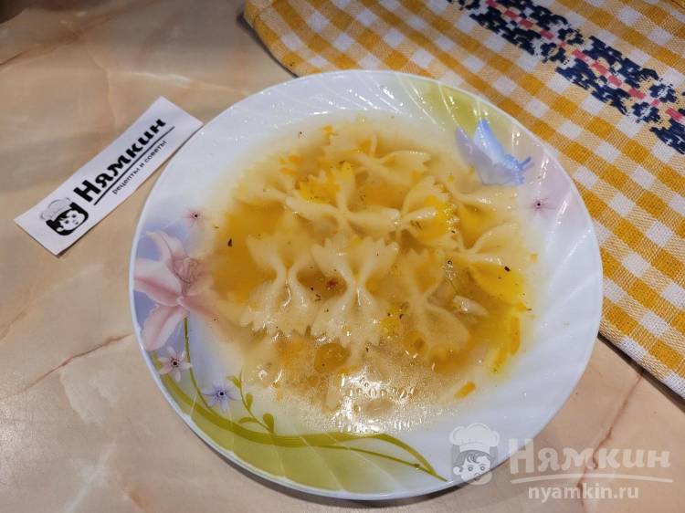Легкий куриный суп с макаронами бантиками