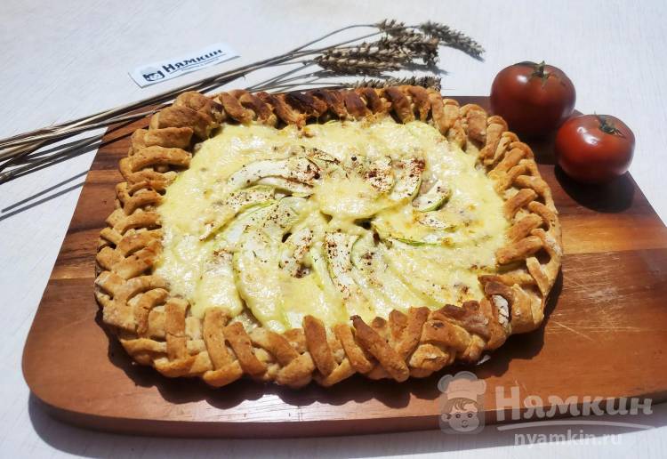Открытый пирог с сыром и яйцом