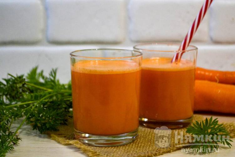 Натуральный морковный сок без сахара с молоком через соковыжималку