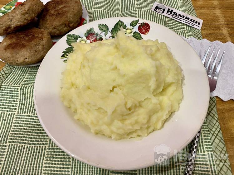 Вкусное картофельное пюре с молоком и сметаной