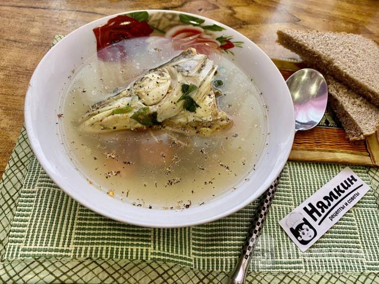 Легкий рыбный суп из головы и хвоста судака