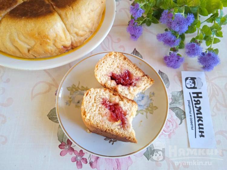 Пирог с вареньем в мультиварке: аппетитное угощение для родных и друзей
