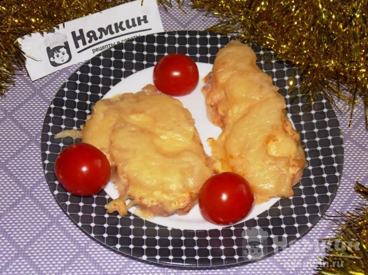 Куриное филе в духовке с ананасами и сыром на праздничный стол