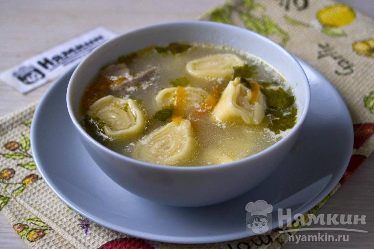 Рецепт: Куриный суп с сырными рулетиками - по - домашнему