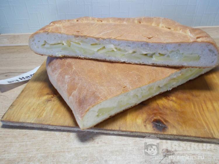 Дрожжевой пирог с картошкой и сыром в духовке