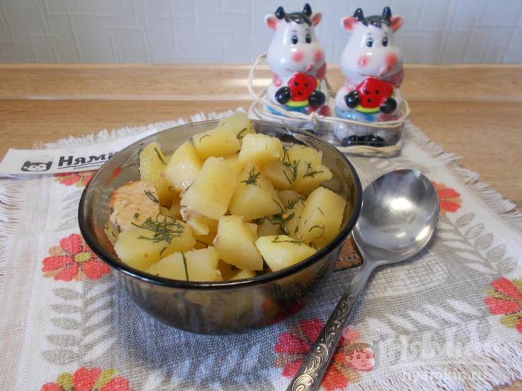 Тушеная картошка с мясом и луком в мультиварке