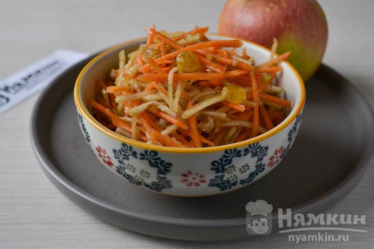 Сладкий салат из яблок и моркови с изюмом и грецкими орехами