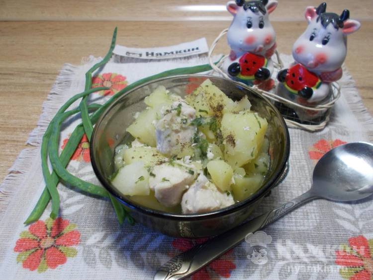 Густой картофельный суп с курицей и зеленью