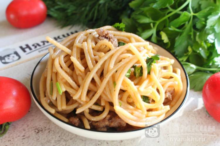 Гречневые спагетти с мясным фаршем в казане