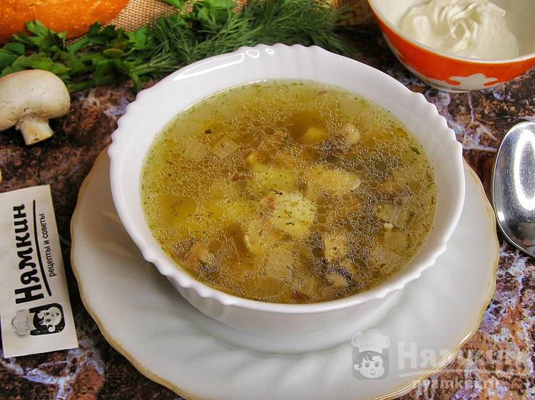 Грибной суп из свежих шампиньонов на курином бульоне