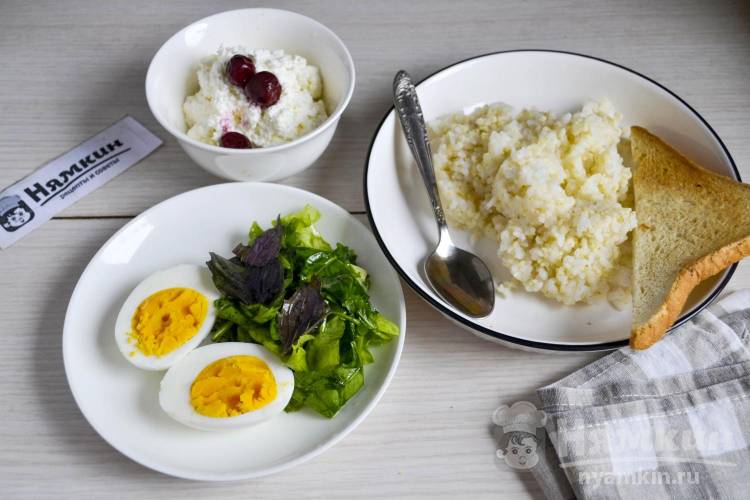Полезный завтрак из яиц, вареного риса и творога за полчаса