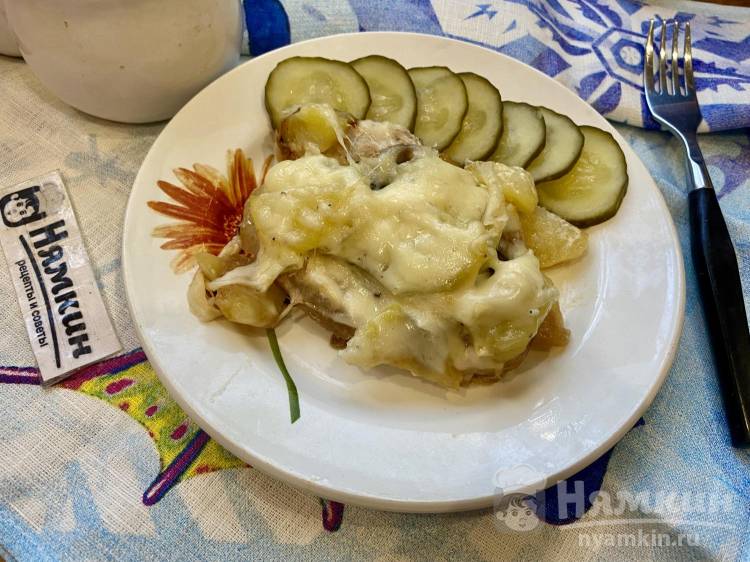 Свинина с картошкой, белыми грибами и сыром в духовке