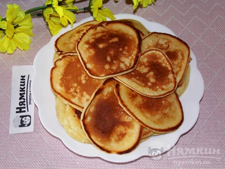 Ванильные панкейки на молоке и сметане с содой на сковороде