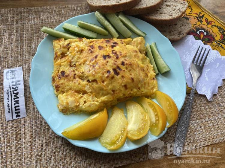 Треска под шубкой из обжаренных овощей, сыра и сметаны в духовке