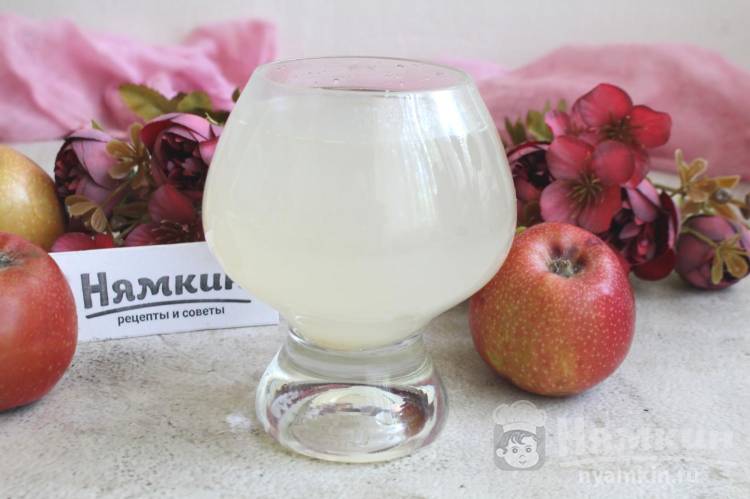 Компот из ревеня и яблок с сахаром