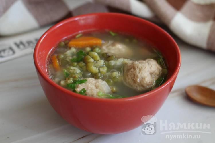Суп с куриными фрикадельками, машем и овощами